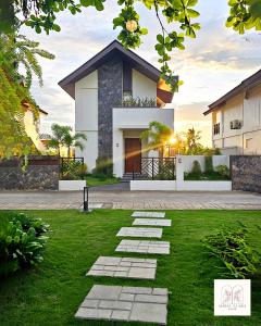 Κήπος έξω από το Maria Clara Villas