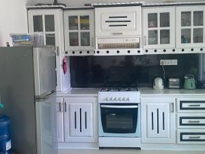 Η κουζίνα ή μικρή κουζίνα στο Nature River Villa