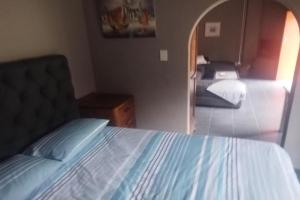 Postel nebo postele na pokoji v ubytování Farm house map of africa + 4 fotografie