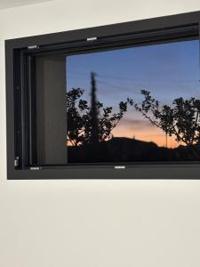 Východ nebo západ slunce při pohledu z penzionu nebo okolí