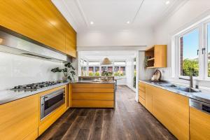 Η κουζίνα ή μικρή κουζίνα στο Auckland City Oasis with Pool