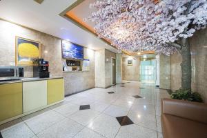 Η κουζίνα ή μικρή κουζίνα στο Yeosu Apple Hotel