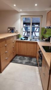 Kuchyň nebo kuchyňský kout v ubytování Gîte "Au quart de Tour" entre vignes et vosges