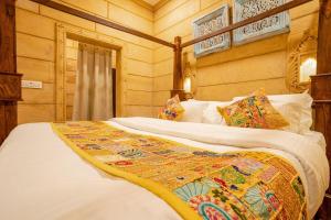 Кровать или кровати в номере Hotel Fateh Villa +6 фотографий