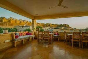 Балкон или терраса в Hotel Fateh Villa