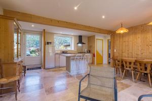 a kitchen and dining room with a table and chairs at L'Eco-logis du Clos Des Tilleuls in Molieres-Glaudaz +30 photos