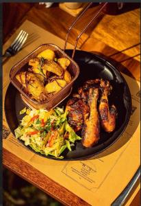 Φαγητό σε αυτό το ξενοδοχείο ή κάπου εκεί κοντά