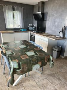 Kuchyň nebo kuchyňský kout v ubytování F3 panoramique l horizon