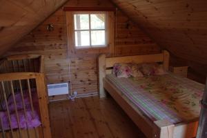 Un pat sau paturi într-o cameră la Nature Getaway Holiday Home