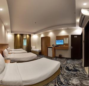 Μια τηλεόραση ή/και κέντρο ψυχαγωγίας στο فندق القصواء-AlQaswaa Hotel