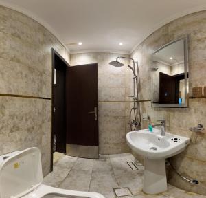 Ένα μπάνιο στο فندق القصواء-AlQaswaa Hotel +13 φωτογραφίες