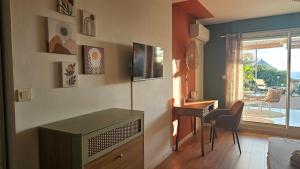 TV a/nebo společenská místnost v ubytování Summer breeze