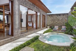 Πισίνα στο ή κοντά στο Ubud Lestari Villa
