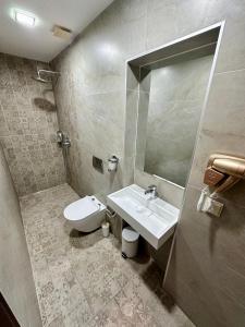 Ένα μπάνιο στο Hotel Ponti +36 φωτογραφίες