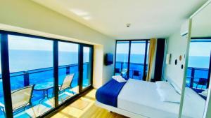 Ένα ή περισσότερα κρεβάτια σε δωμάτιο στο ORBI CITY - Seaside Apartments