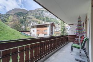 Una imagen general de la montaña o una montaña tomada desde el departamento