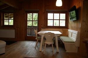 TV a/nebo společenská místnost v ubytování Wohnung Lärchberg