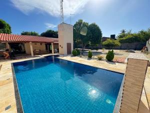 a swimming pool in a yard with a house at Sitio Família Freitas in Pindoretama