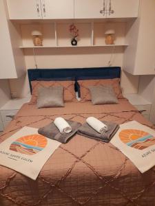 Postel nebo postele na pokoji v ubytování Azure Sands Golem