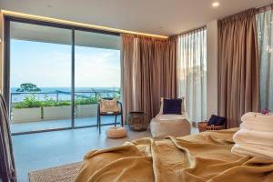 Postel nebo postele na pokoji v ubytování Villa is located about 700 meters from the beach !!!