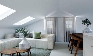 ein Wohnzimmer mit einer weißen Couch und einem Tisch in der Unterkunft Villa Acquarossa in Acquarossa