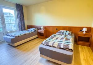 Postel nebo postele na pokoji v ubytování 33 - 4 Hotelkamer voor 2 gasten op de begane grond