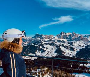 Cảnh núi rừng hoặc tầm nhìn ra núi từ căn hộ