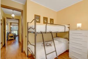 Ένα ή περισσότερα κρεβάτια σε δωμάτιο στο Appartamento Tracce Di Neve - Happy Rentals