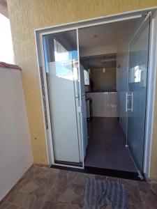 a sliding glass door in a room with a kitchen at Casa e Suite Canaa in Aparecida +50 photos