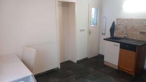 Η κουζίνα ή μικρή κουζίνα στο Werreufer 2 Schlafzimmer +1 φωτογραφίες