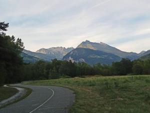 a winding road with mountains in the background at Tout compris 4 pers Bg St Maurice Les Bronzés in Bourg-Saint-Maurice +17 photos