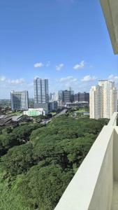 a view of a city skyline with tall buildings at City View with Balcony at Kasara Residences C5 Pasig in Manila