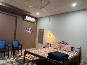 Ένα ή περισσότερα κρεβάτια σε δωμάτιο στο Samriddhi home stay