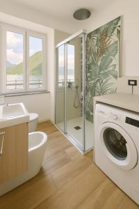 Ένα μπάνιο στο Como Lake View Enjoy&Relax