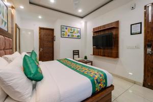 Μια τηλεόραση ή/και κέντρο ψυχαγωγίας στο Treebo Hilldaar Dalhousie +44 φωτογραφίες