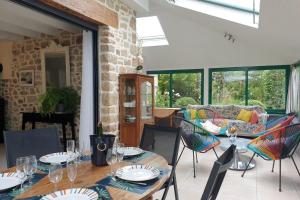 a dining room with a table and chairs at Les Coquelicots classé 3 étoiles in Paimpol
