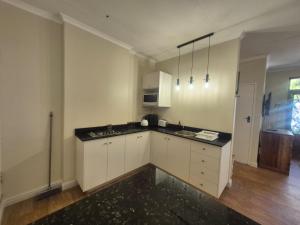 Kuchyň nebo kuchyňský kout v ubytování Slow Down Cottage