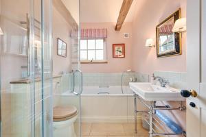 Ένα μπάνιο στο Bullfinches Barn +22 φωτογραφίες