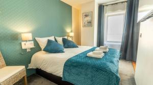 a bedroom with a bed with two towels on it at Domaine Ericarclem in Aigrefeuille-dʼAunis +35 photos