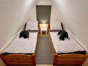 Postel nebo postele na pokoji v ubytování Finnhütte Louise am Storkower See