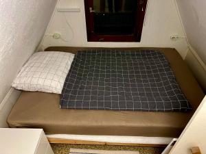 Postel nebo postele na pokoji v ubytování Finnhütte Louise am Storkower See + 16 fotografií