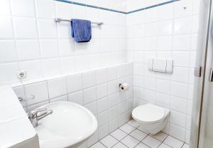 Gallery image of 33 - 6 Hotelkamer voor twee personen op de begane grond in Bunkenburg +7 photos