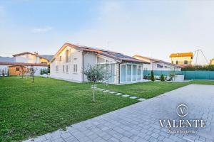 Zahrada ubytování Villa Blu Lucca- Pool and Parking 10 Min from Lucca