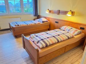 a room with three beds in a room at 33 - 11 Hotelkamer voor twee personen in Marx in Bunkenburg