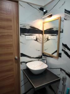 Ένα μπάνιο στο Delphi 2BHK - Calm Comfort Minutes from BKC +15 φωτογραφίες