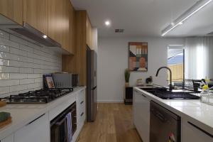 Η κουζίνα ή μικρή κουζίνα στο Urban Pause Retreat - Wollert +22 φωτογραφίες