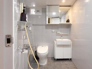 Ένα μπάνιο στο 명동, 남대문 7분! 2층 복층 2룸 하우스 +82 φωτογραφίες