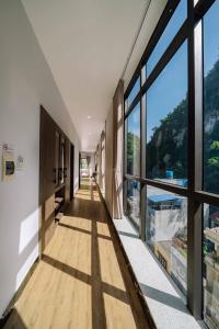 Nespecifikovaný výhled na hory nebo výhled na hory při pohledu z hotelu