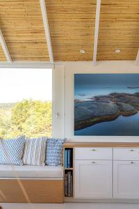 een woonkamer met een bank en een groot raam bij Architectural Gem Between Risør And Kragerø in Søndeled