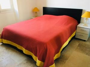 Giường trong phòng chung tại Mes nuits au château au domaine du pressoir +39 ảnh